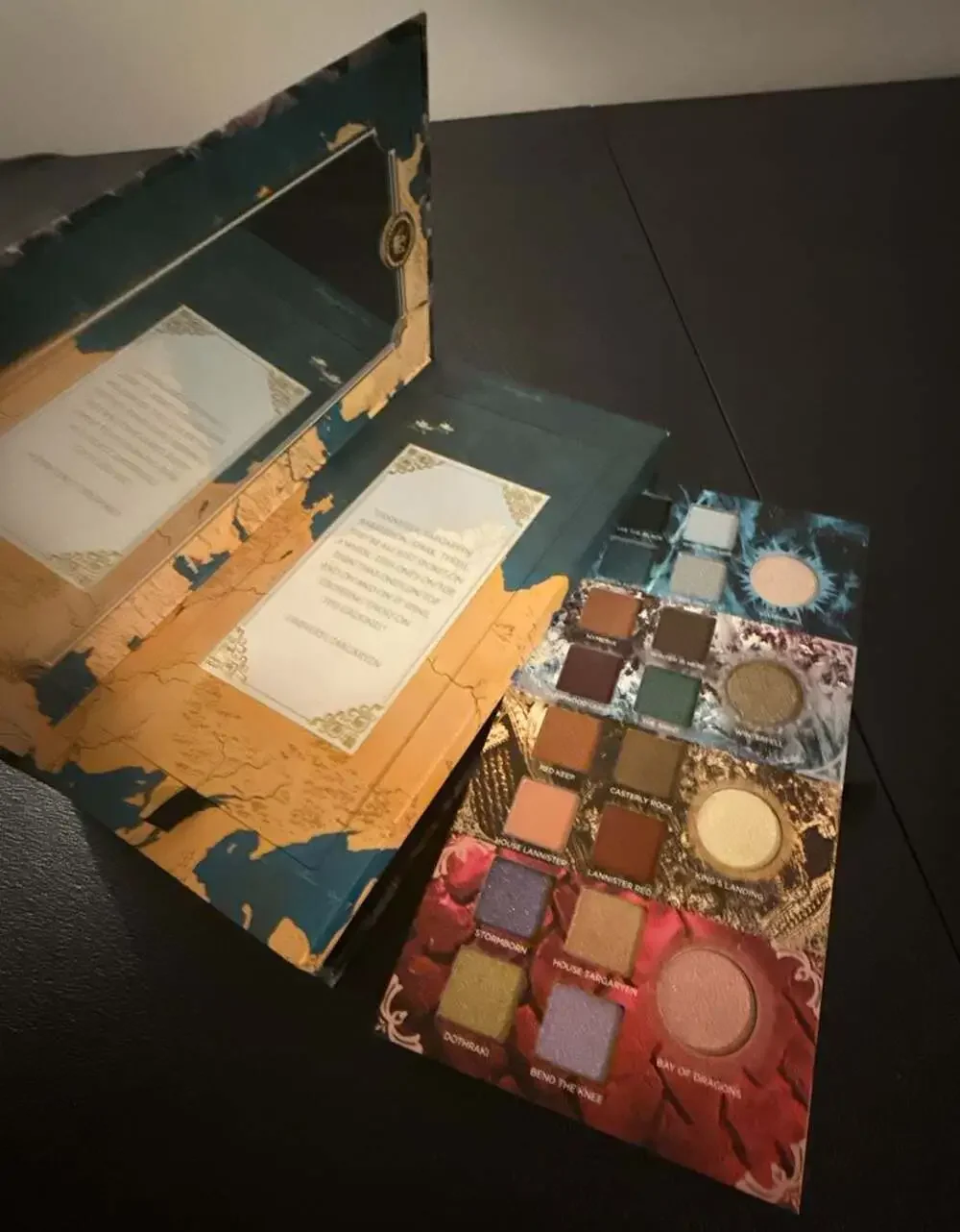 Limited Edition-Urban Decay‎ Game of Thrones Eyeshadow Palette